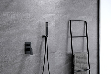 What are the kitchen and bathroom hardwa